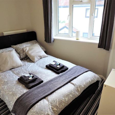 1 Bed Bagshot Pennyhill Accommodation Buitenkant foto