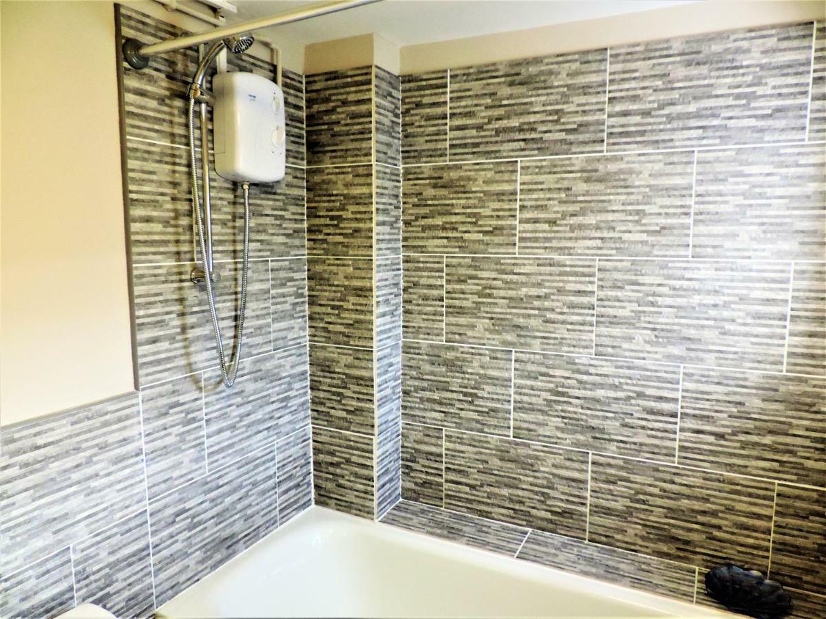 1 Bed Bagshot Pennyhill Accommodation Buitenkant foto