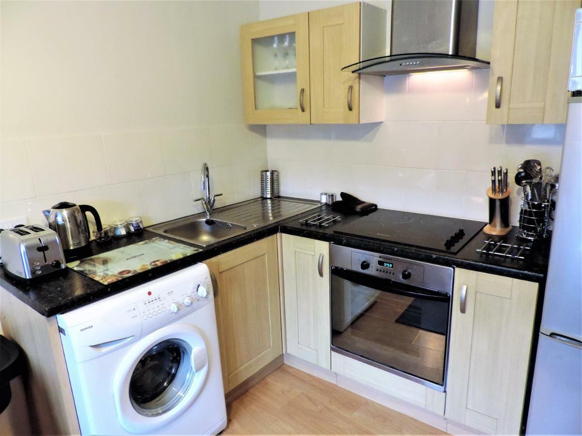1 Bed Bagshot Pennyhill Accommodation Buitenkant foto
