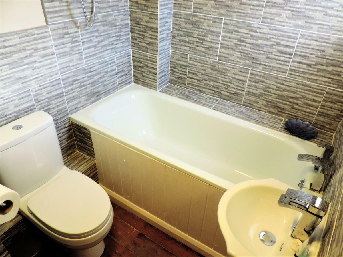 1 Bed Bagshot Pennyhill Accommodation Buitenkant foto