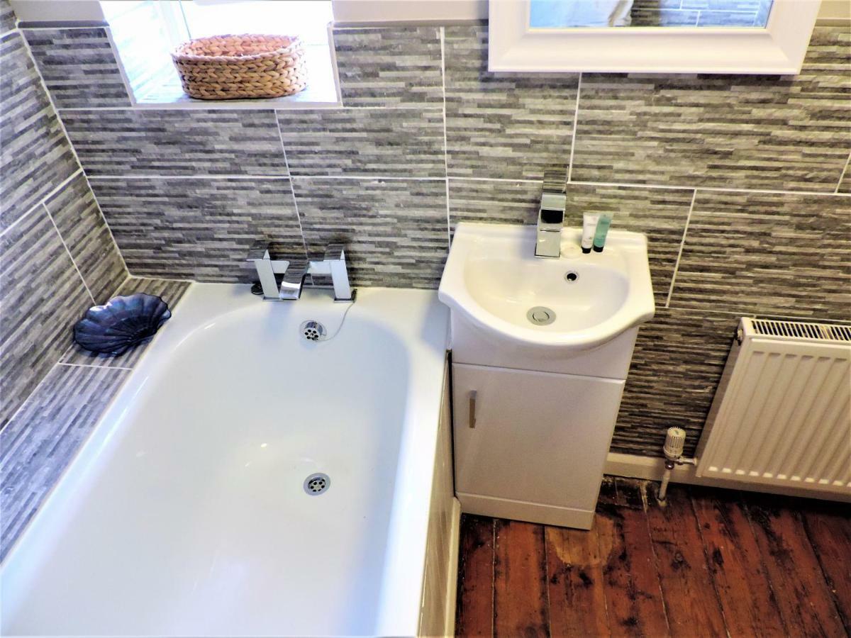1 Bed Bagshot Pennyhill Accommodation Buitenkant foto