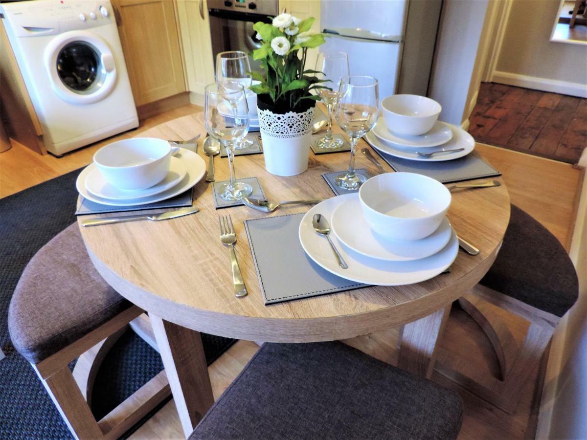 1 Bed Bagshot Pennyhill Accommodation Buitenkant foto