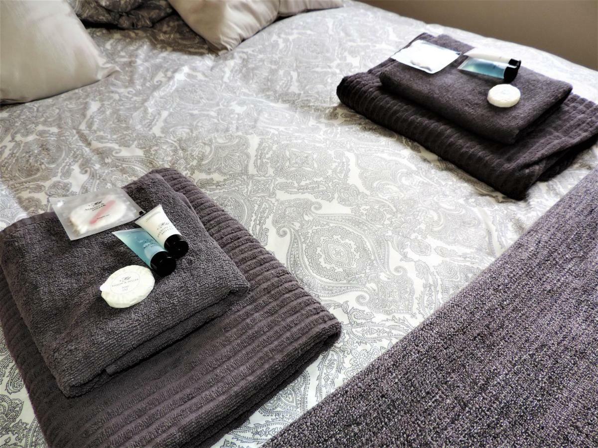 1 Bed Bagshot Pennyhill Accommodation Buitenkant foto