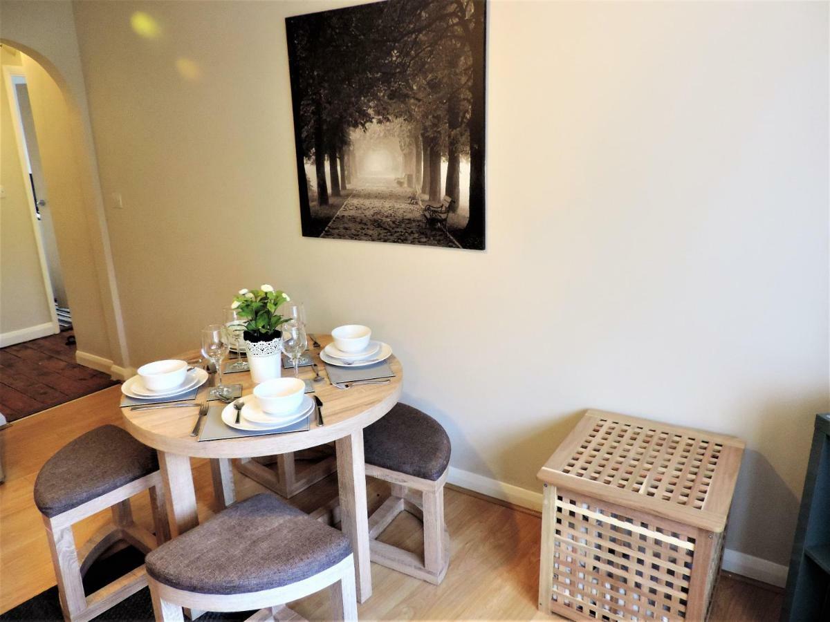 1 Bed Bagshot Pennyhill Accommodation Buitenkant foto