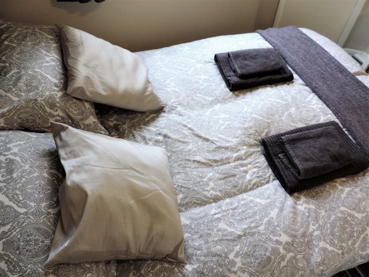 1 Bed Bagshot Pennyhill Accommodation Buitenkant foto