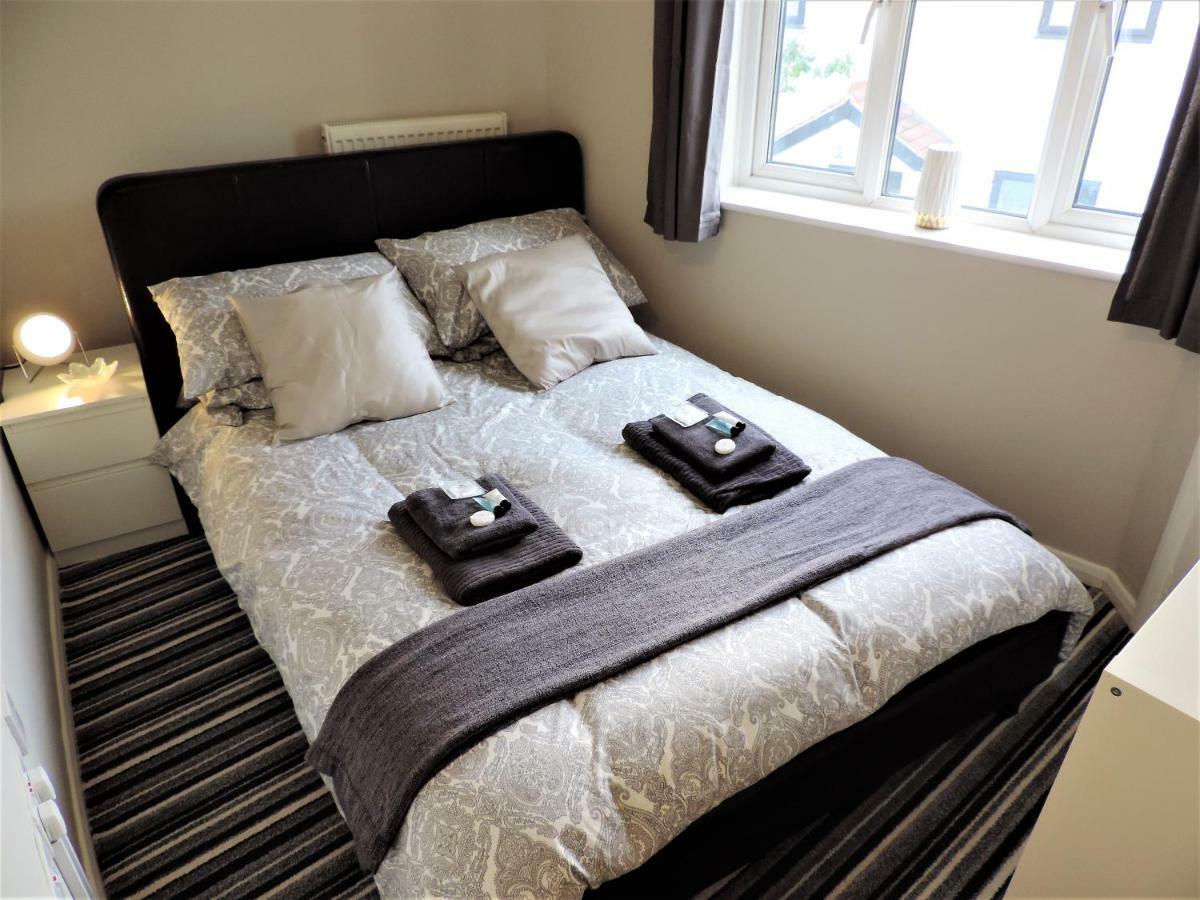 1 Bed Bagshot Pennyhill Accommodation Buitenkant foto